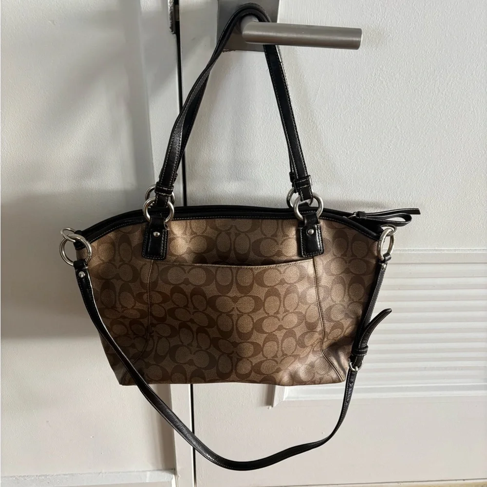 Coach tote signature